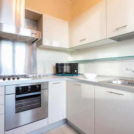 Largo Quinto Alpini By Halldis Apartman
